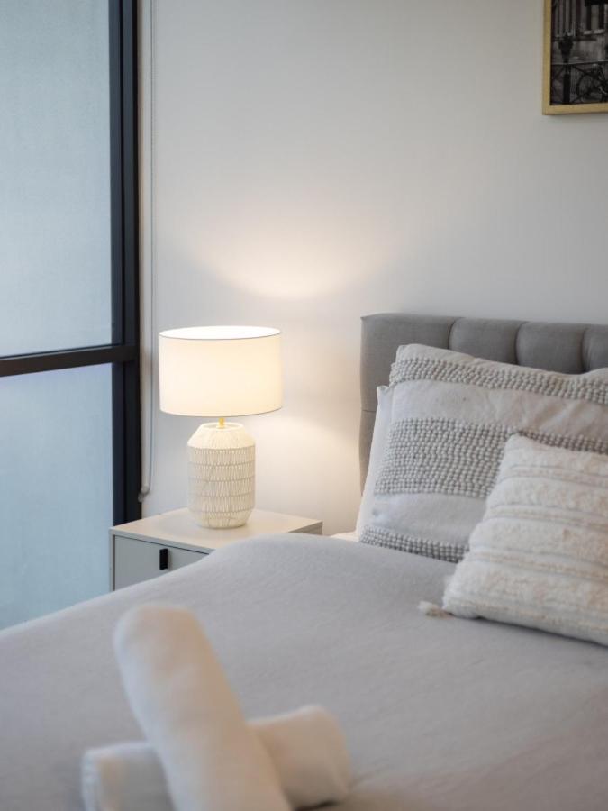 Riverside 2BR delicate apt