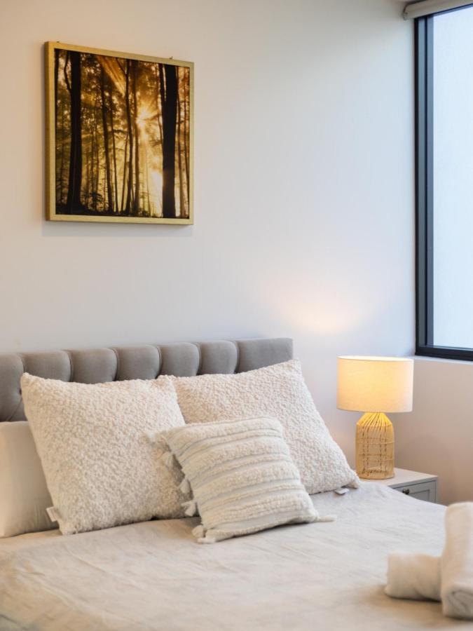 Riverside 2BR delicate apt