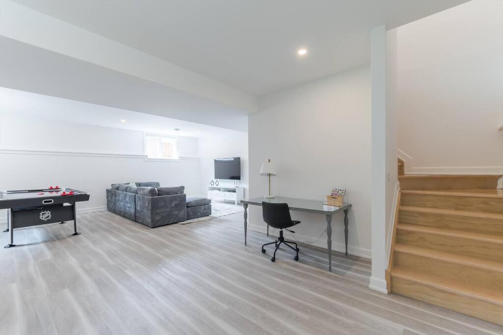 Charming 3BR Bungalow - Hot Tub
