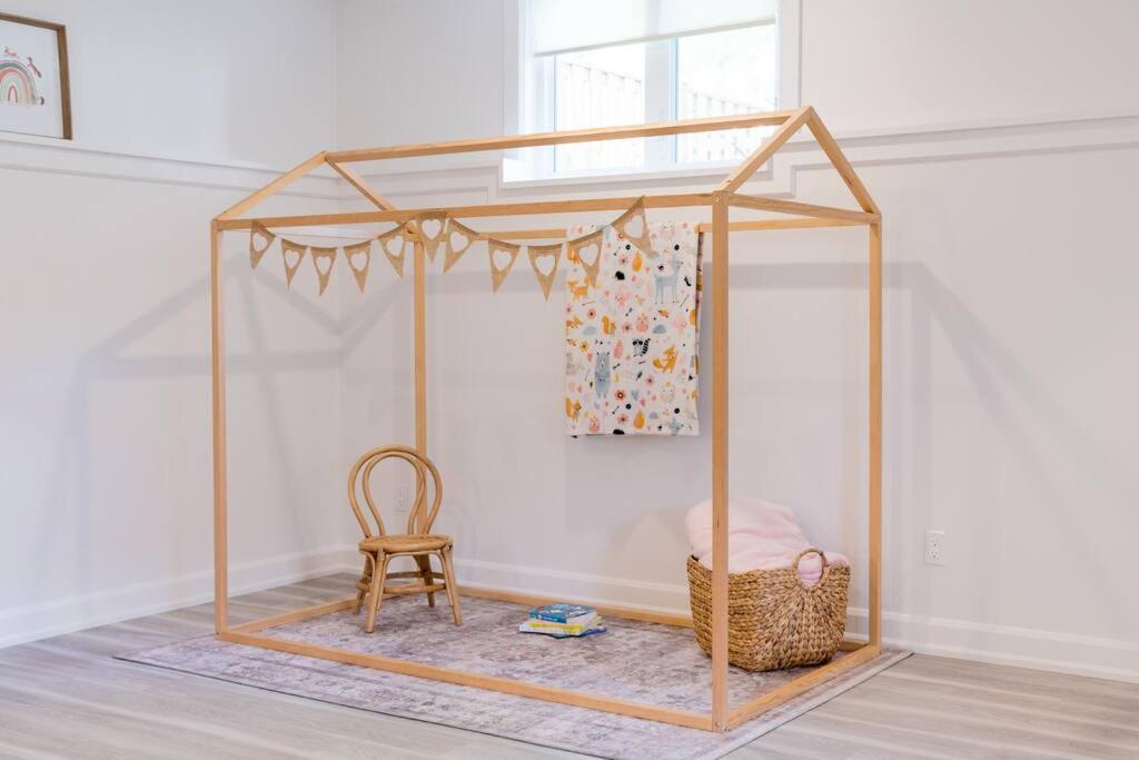 Charming 3BR Bungalow - Hot Tub