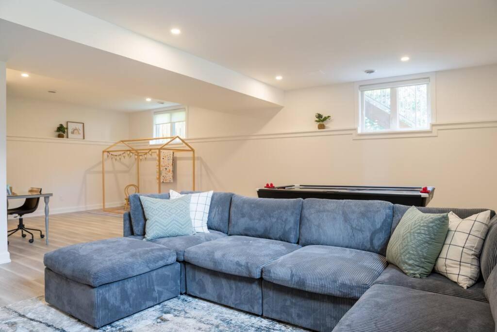 Charming 3BR Bungalow - Hot Tub