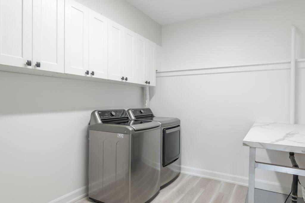 Charming 3BR Bungalow - Hot Tub