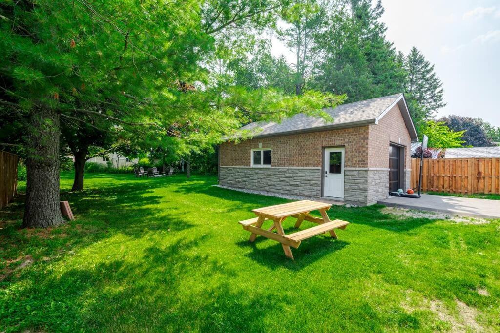 Charming 3BR Bungalow - Hot Tub