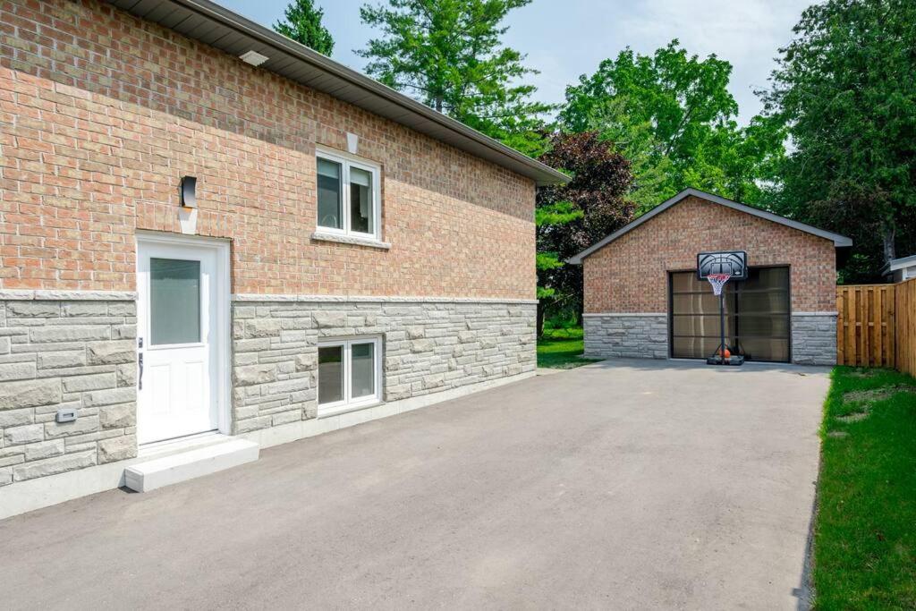 Charming 3BR Bungalow - Hot Tub
