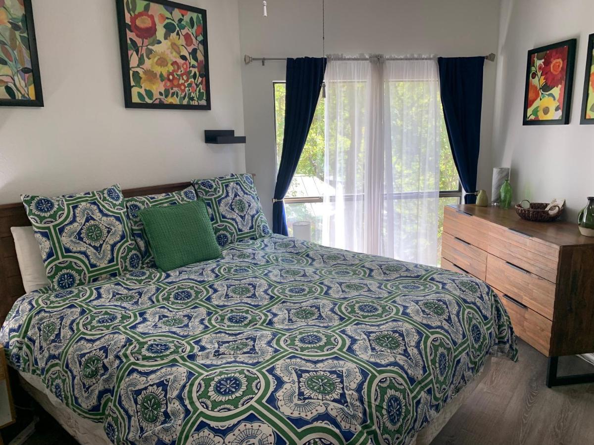 IC 215 Treetop Villa