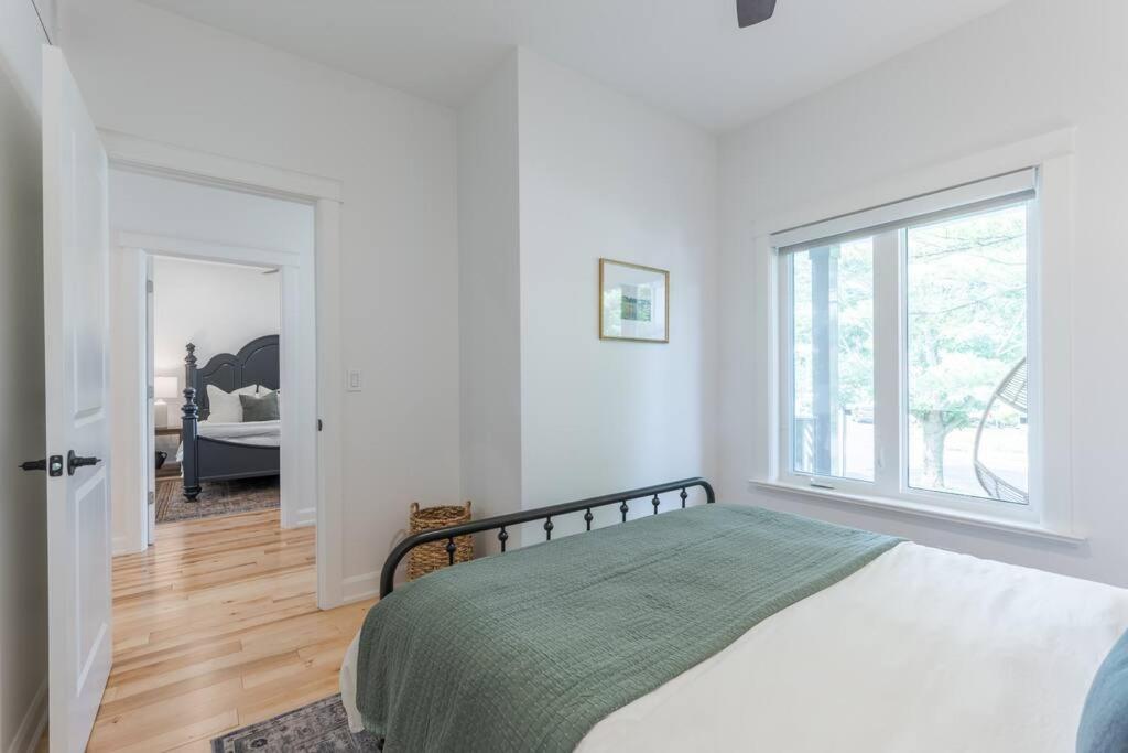 Charming 3BR Bungalow - Hot Tub