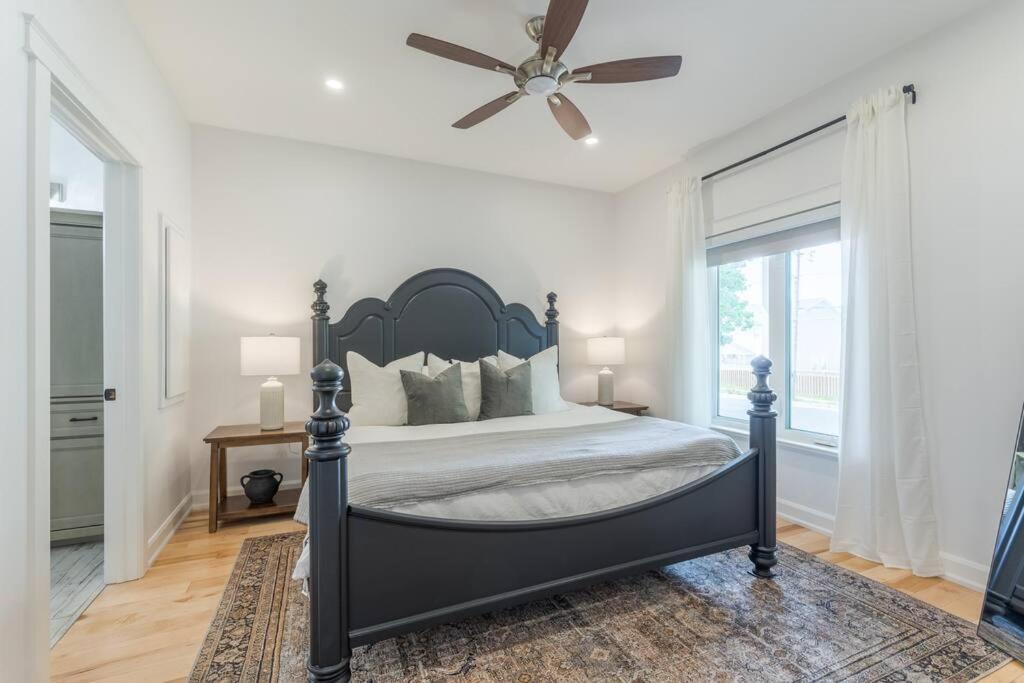 Charming 3BR Bungalow - Hot Tub