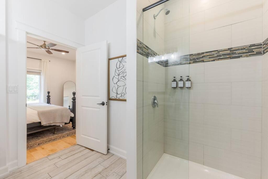 Charming 3BR Bungalow - Hot Tub