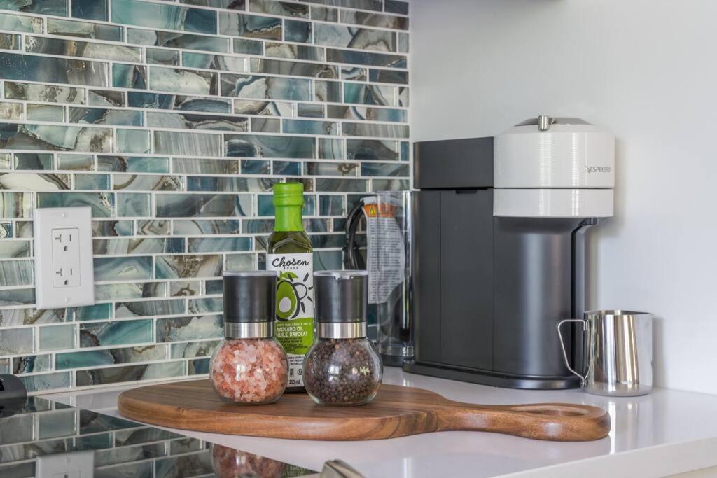 Charming 3BR Bungalow - Hot Tub