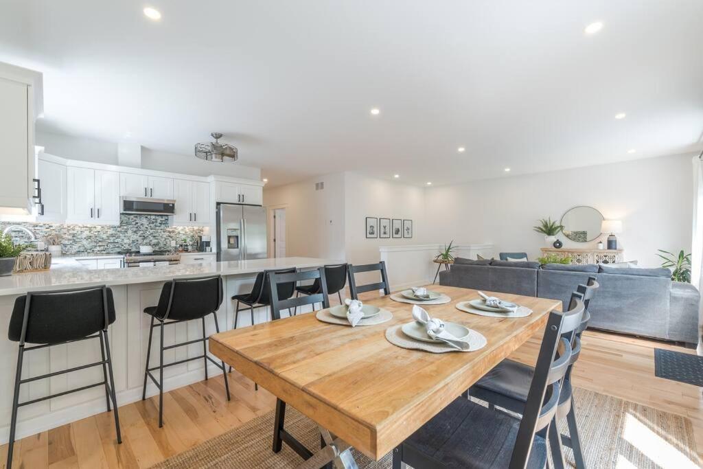 Charming 3BR Bungalow - Hot Tub