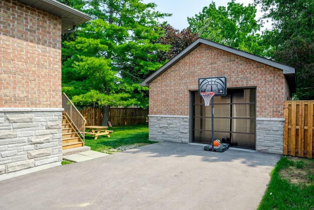 Charming 3BR Bungalow - Hot Tub