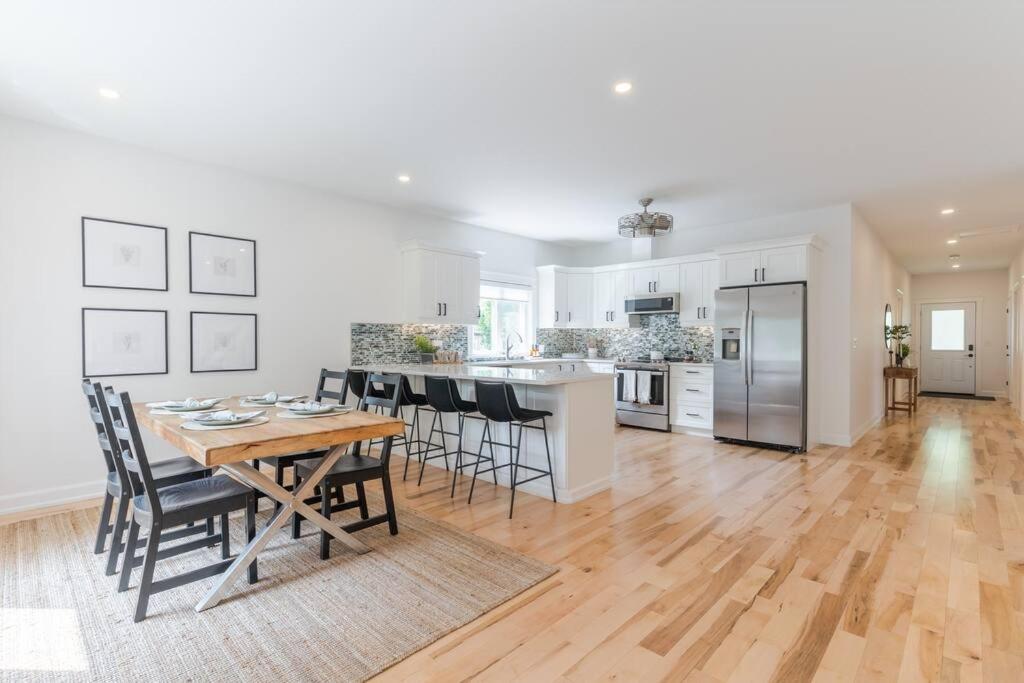 Charming 3BR Bungalow - Hot Tub