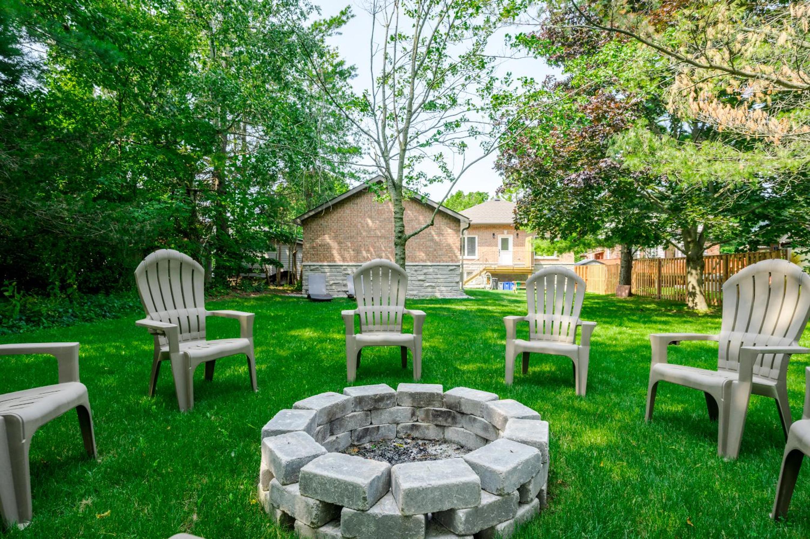 Charming 3BR Bungalow - Hot Tub