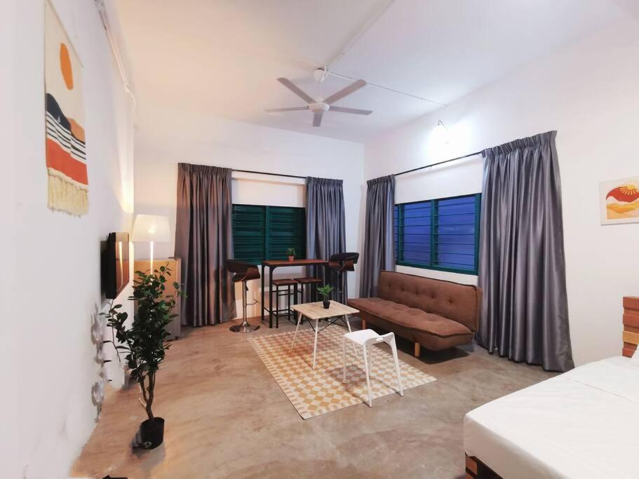 Ipoh town centre -rustic home 4pax (studio 5) photo 1