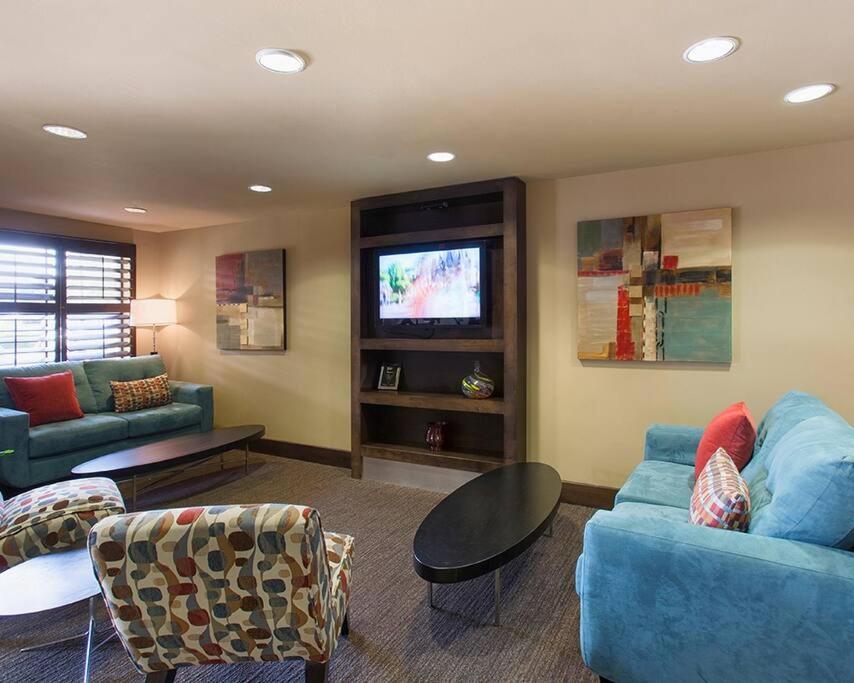 Perfect Place Suite Apt 2 Queen Beds FREE Parking