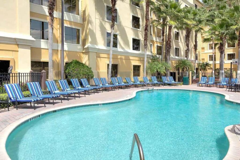 Perfect Place Suite Apt 2 Queen Beds FREE Parking