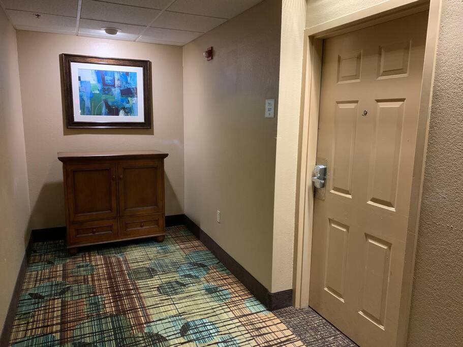 Perfect Place Suite Apt 2 Queen Beds FREE Parking