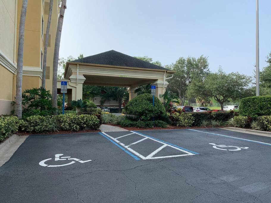 Perfect Place Suite Apt 2 Queen Beds FREE Parking