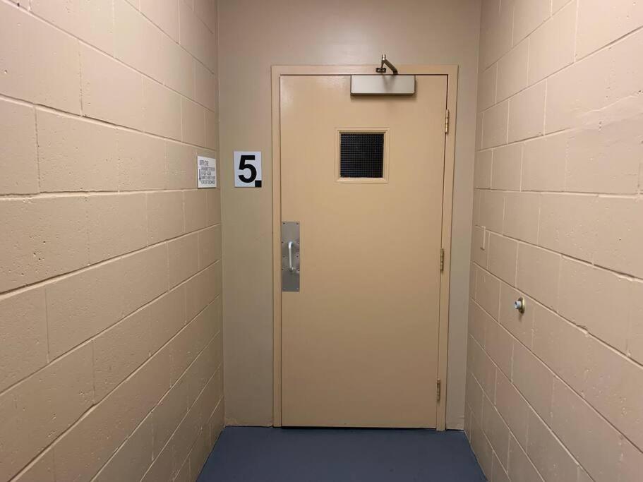 Perfect Place Suite Apt 2 Queen Beds FREE Parking