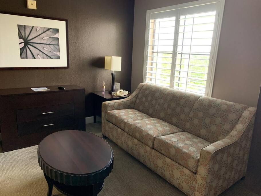 Perfect Place Suite Apt 2 Queen Beds FREE Parking