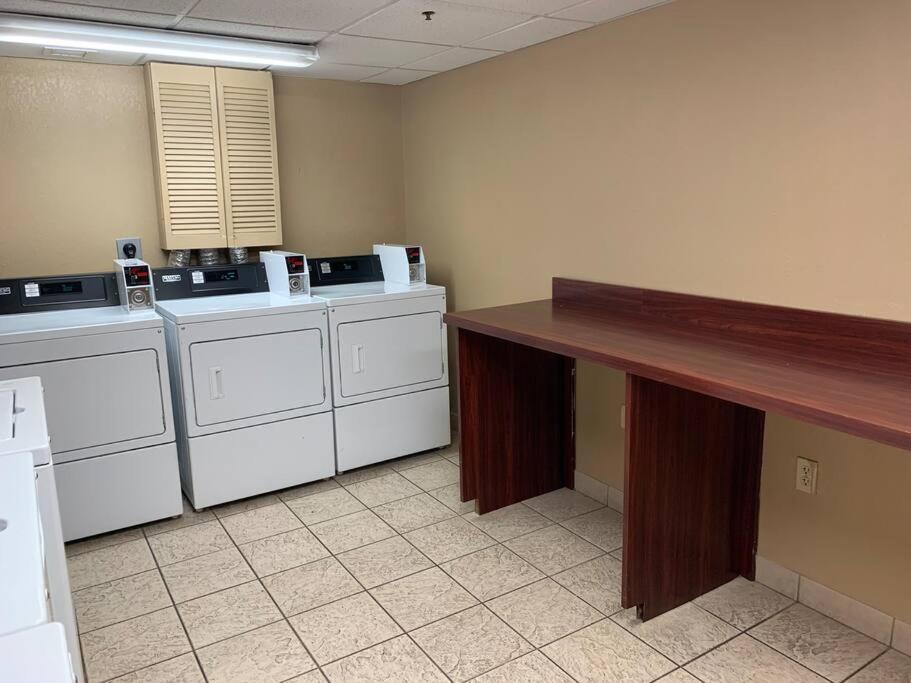 Perfect Place Suite Apt 2 Queen Beds FREE Parking