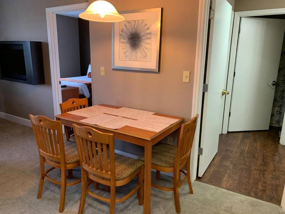 Perfect Place Suite Apt 2 Queen Beds FREE Parking