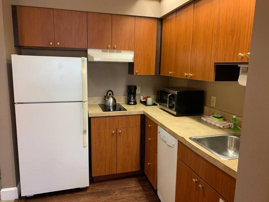 Perfect Place Suite Apt 2 Queen Beds FREE Parking