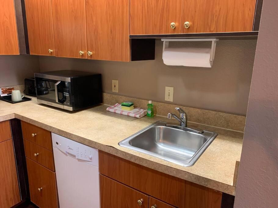 Perfect Place Suite Apt 2 Queen Beds FREE Parking