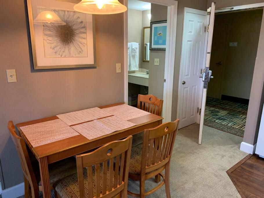 Perfect Place Suite Apt 2 Queen Beds FREE Parking