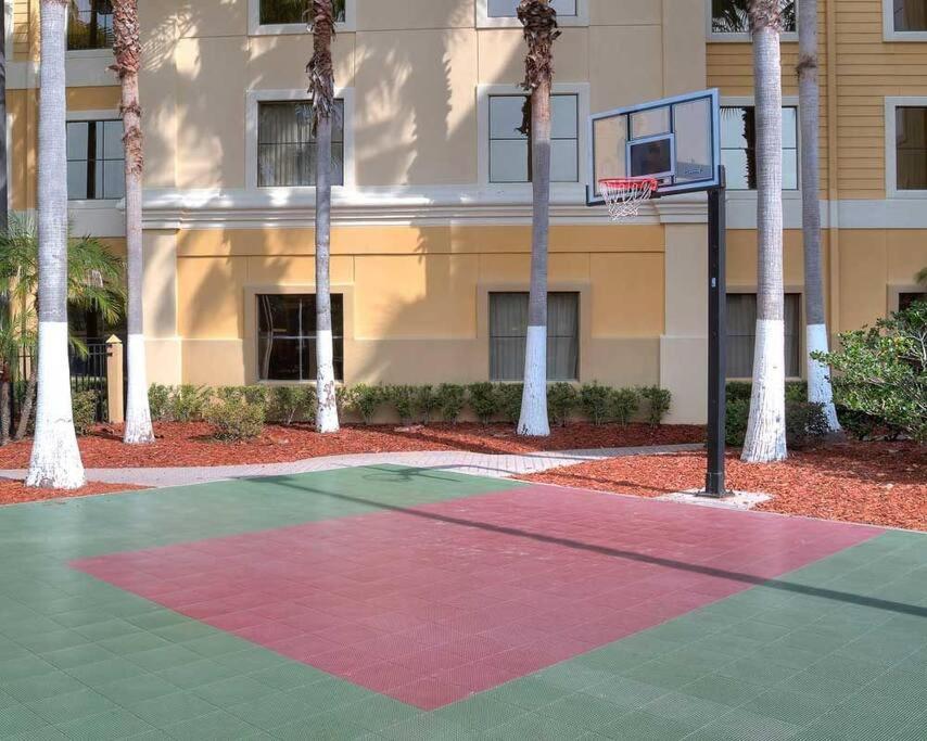 Perfect Place Suite Apt 2 Queen Beds FREE Parking