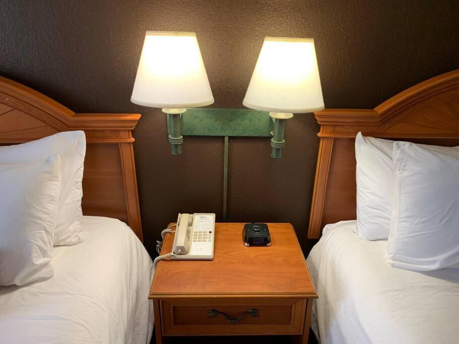 Perfect Place Suite Apt 2 Queen Beds FREE Parking
