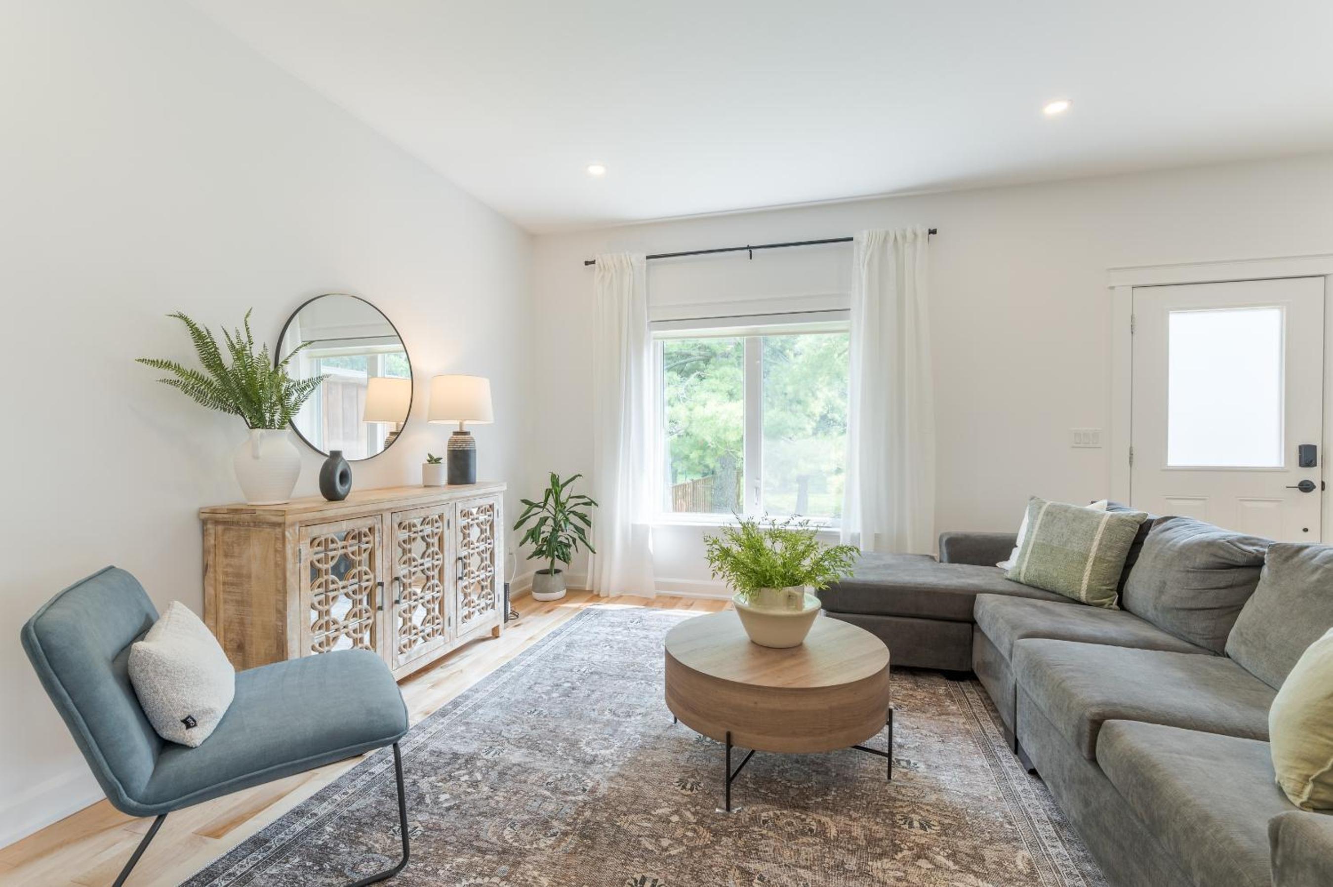 Charming 3BR Bungalow - Hot Tub