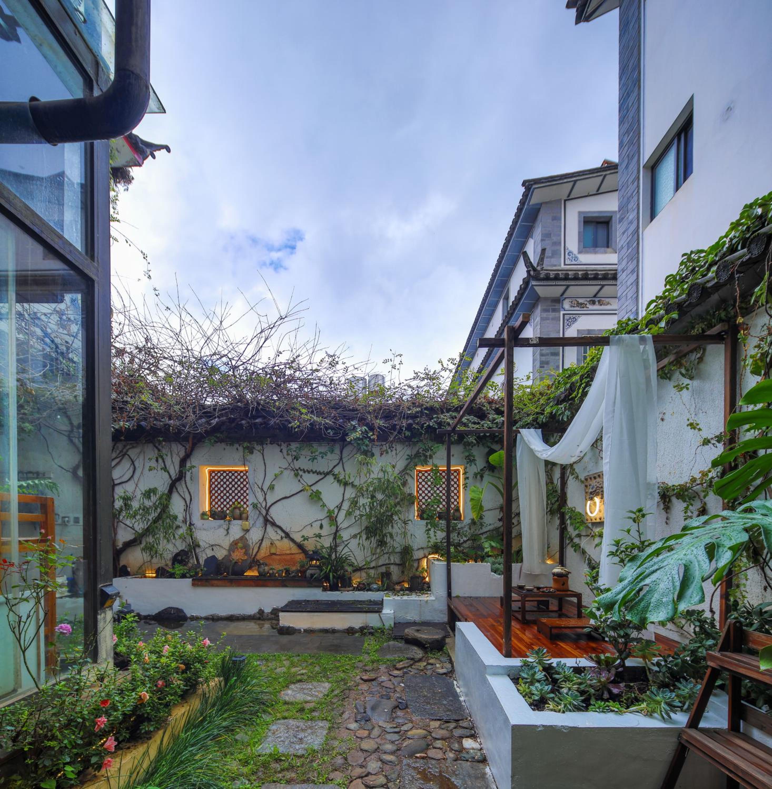 Dali Buxianshan Guesthouse-in Dali ancient city, free coffee, english speaking employee