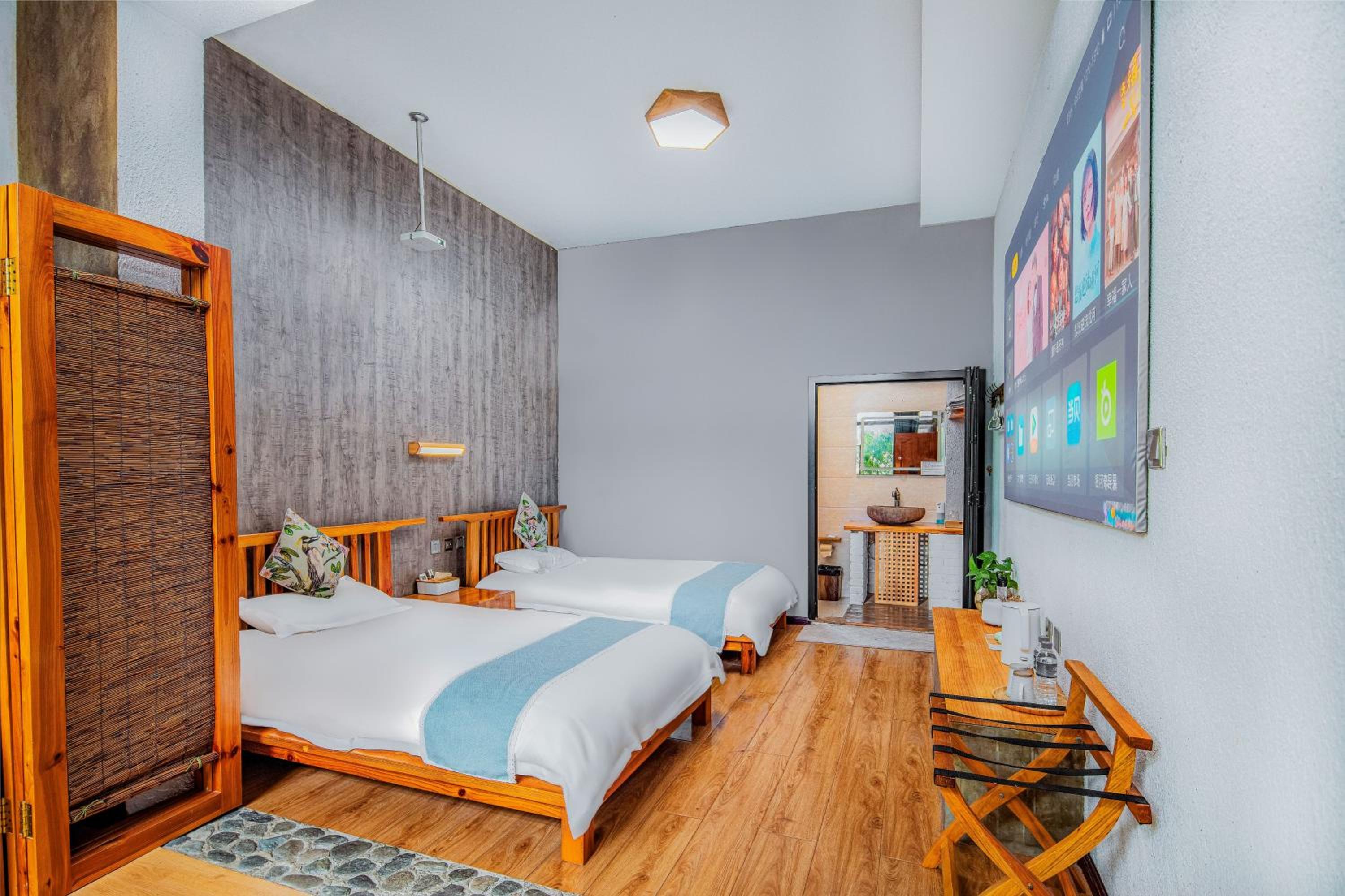 Dali Buxianshan Guesthouse-in Dali ancient city, free coffee, english speaking employee