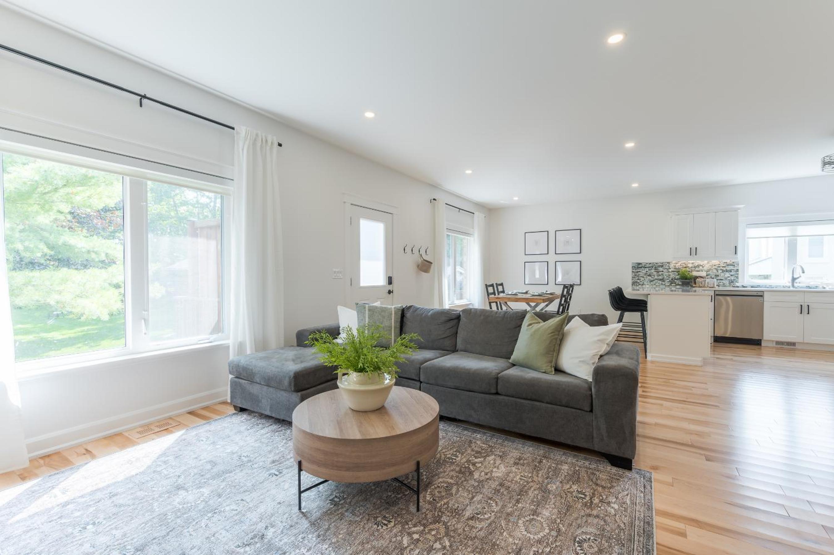 Charming 3BR Bungalow - Hot Tub