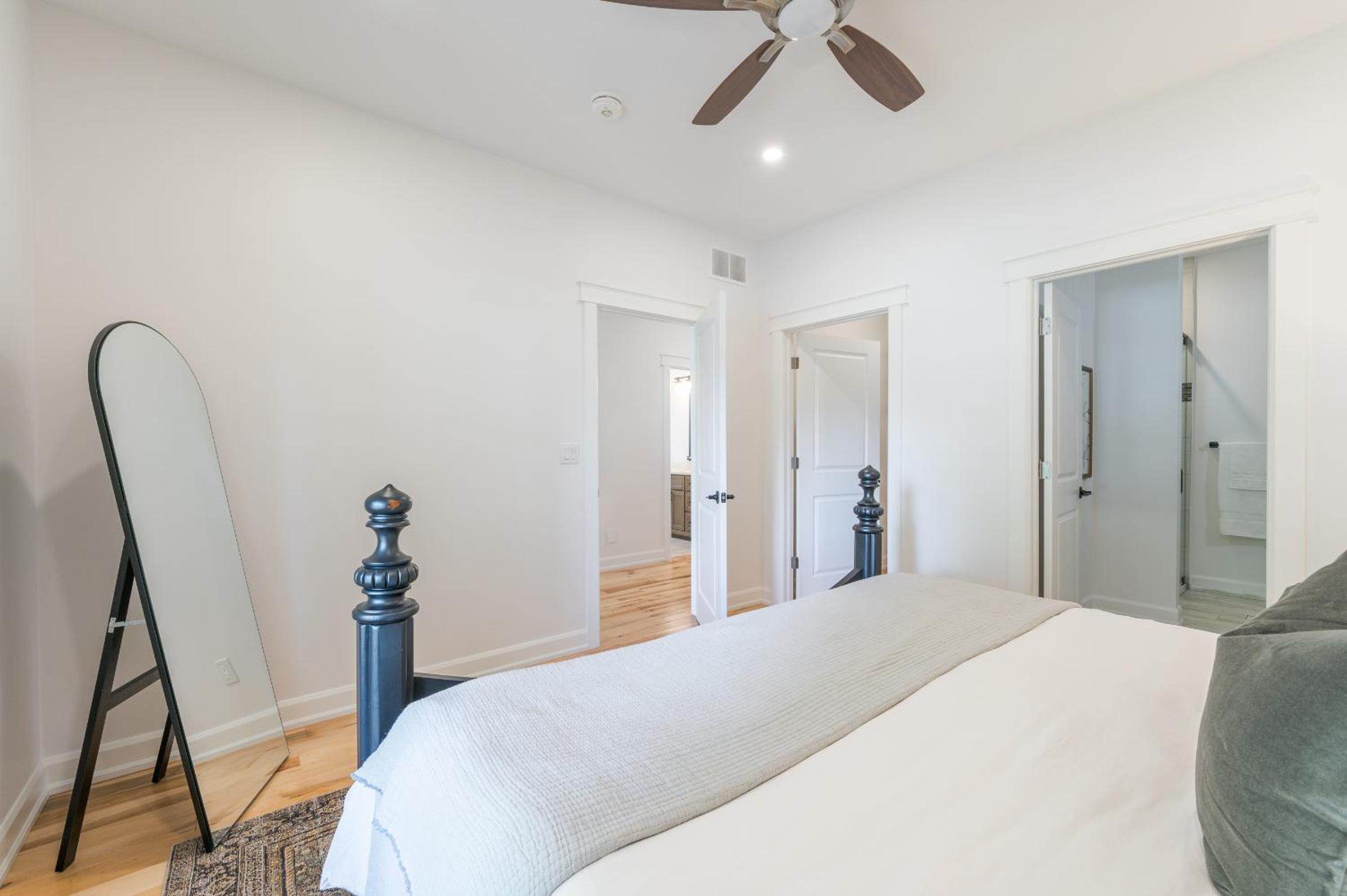 Charming 3BR Bungalow - Hot Tub