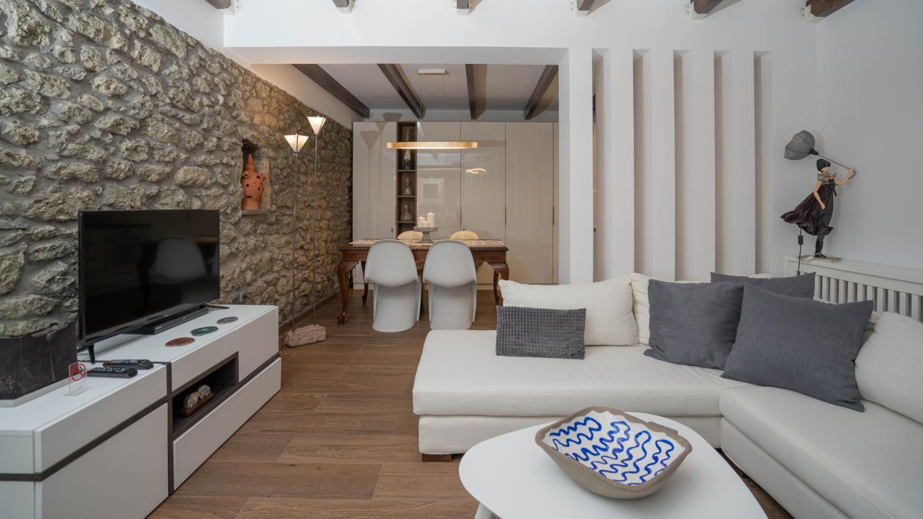 Archhouse