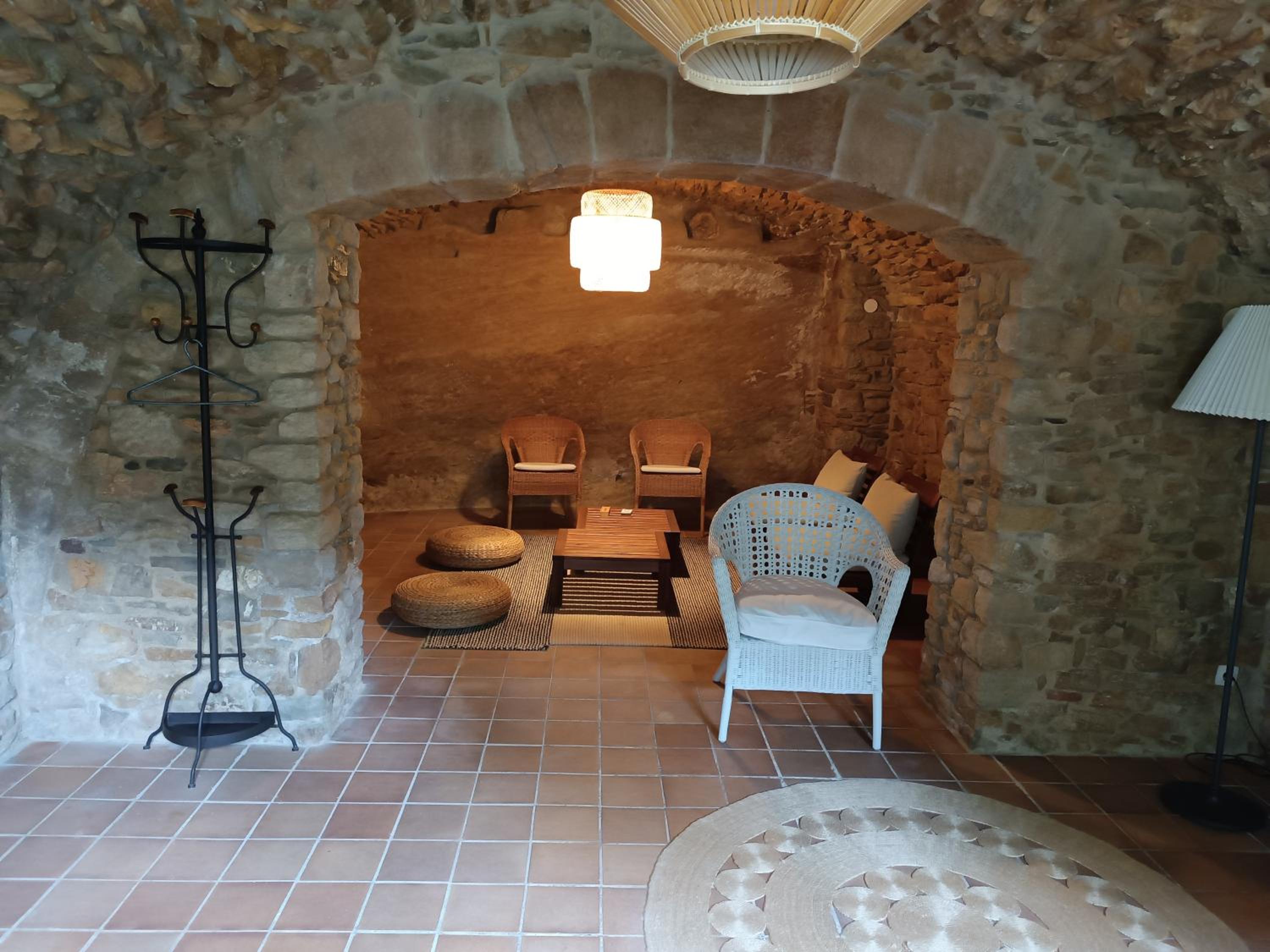 Casa Peratallada view 2
