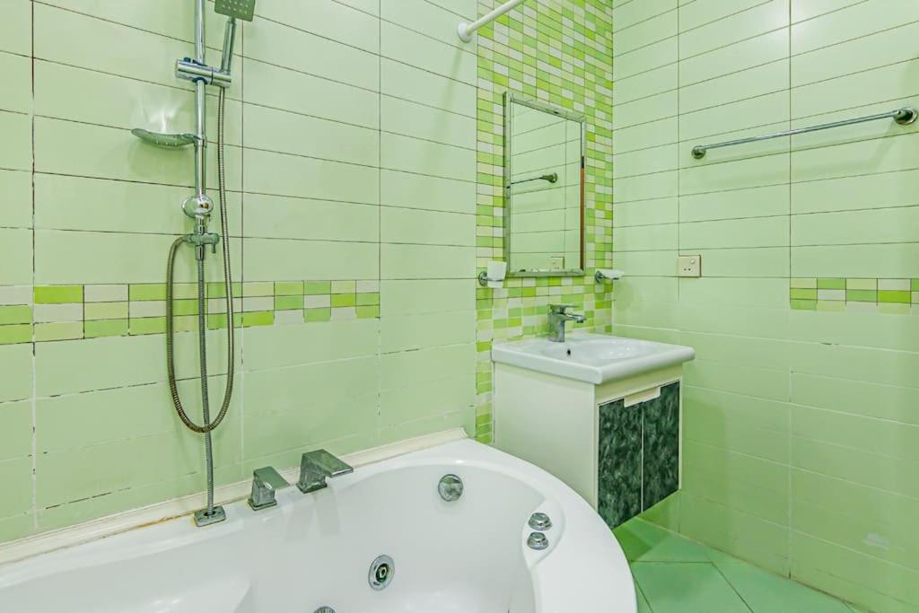 City Centre DeLuxe Apartment