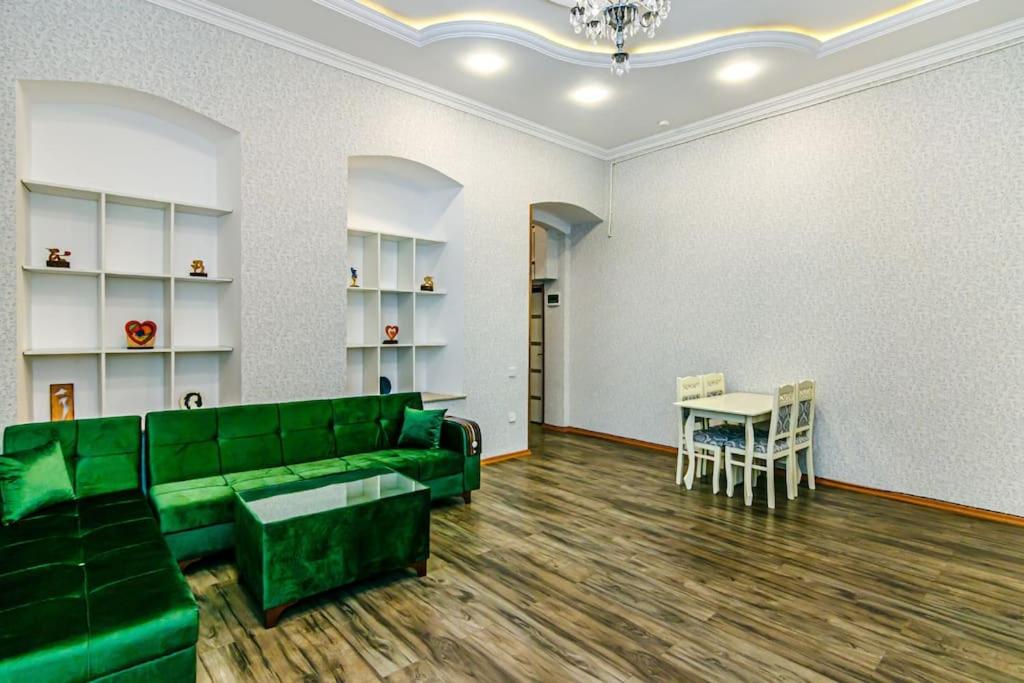 City Centre DeLuxe Apartment