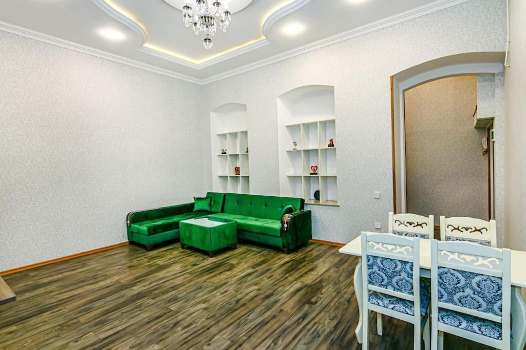 City Centre DeLuxe Apartment