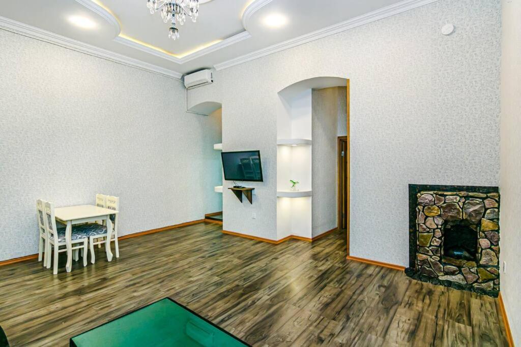 City Centre DeLuxe Apartment