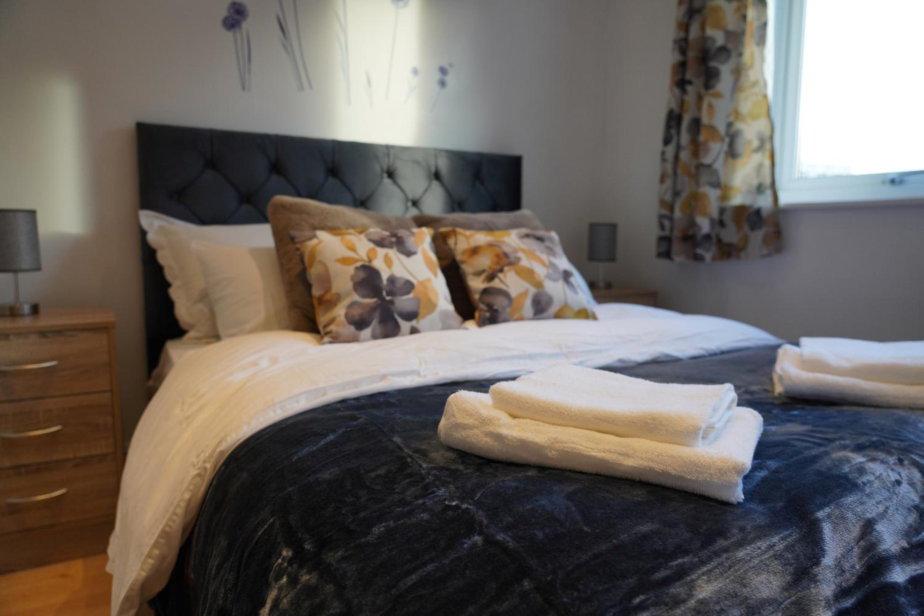 The Cosy Bay Near Tower Bridge