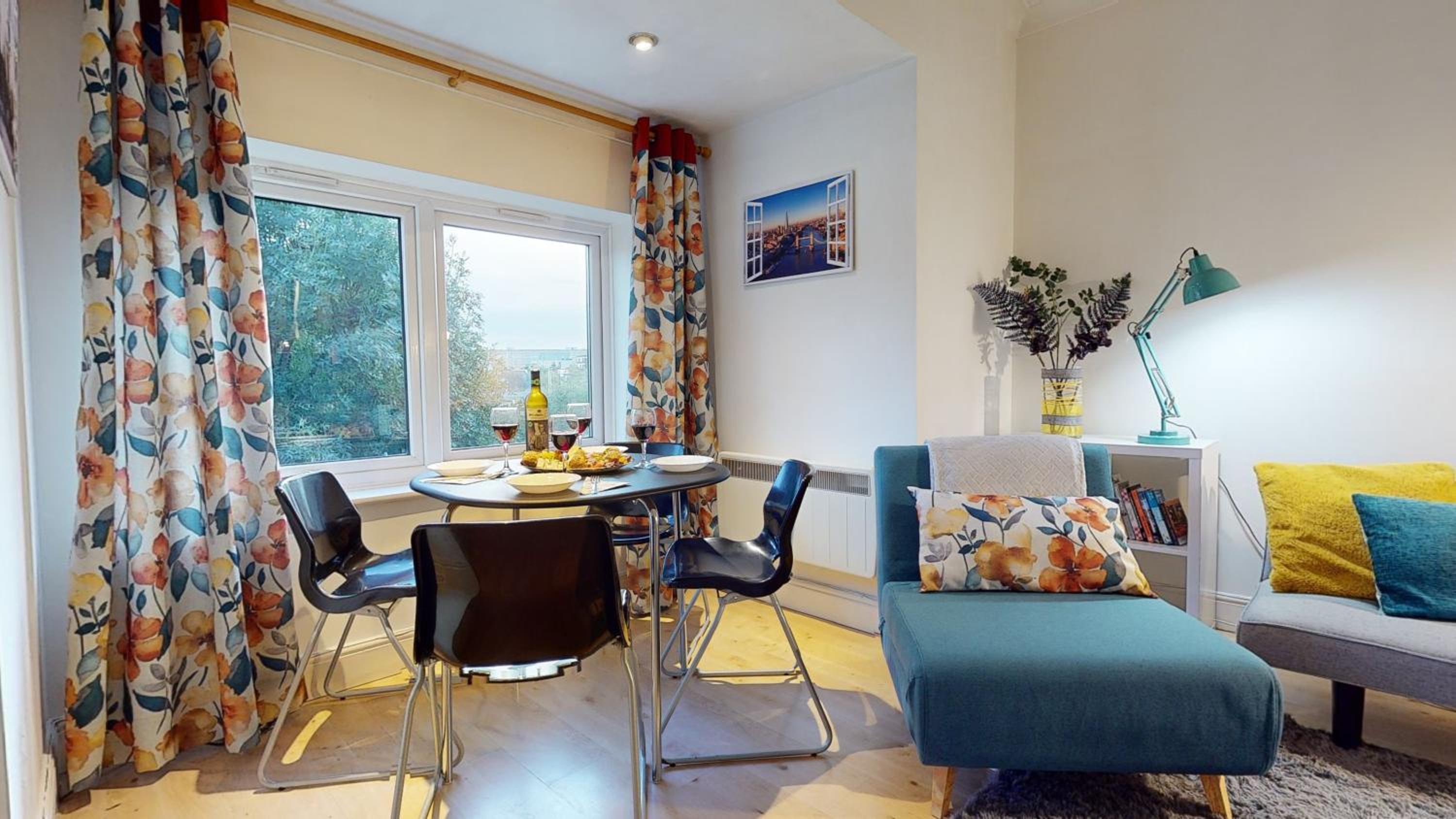 The Cosy Bay Near Tower Bridge