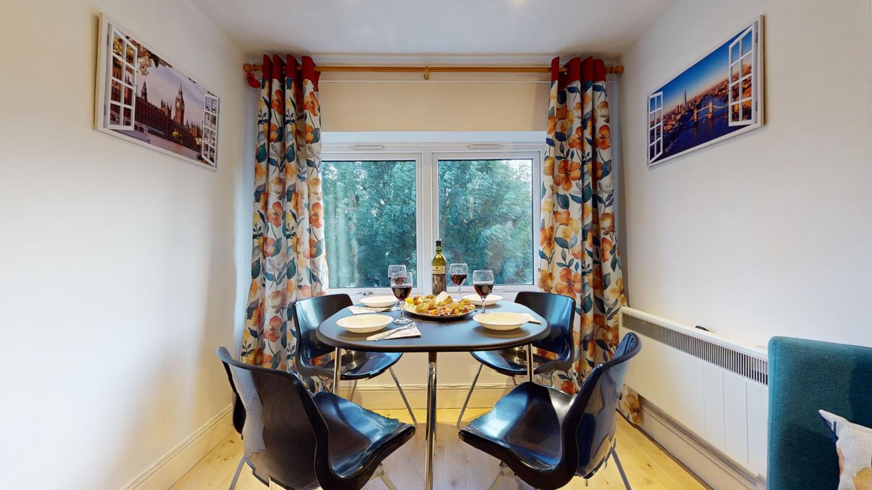 The Cosy Bay Near Tower Bridge