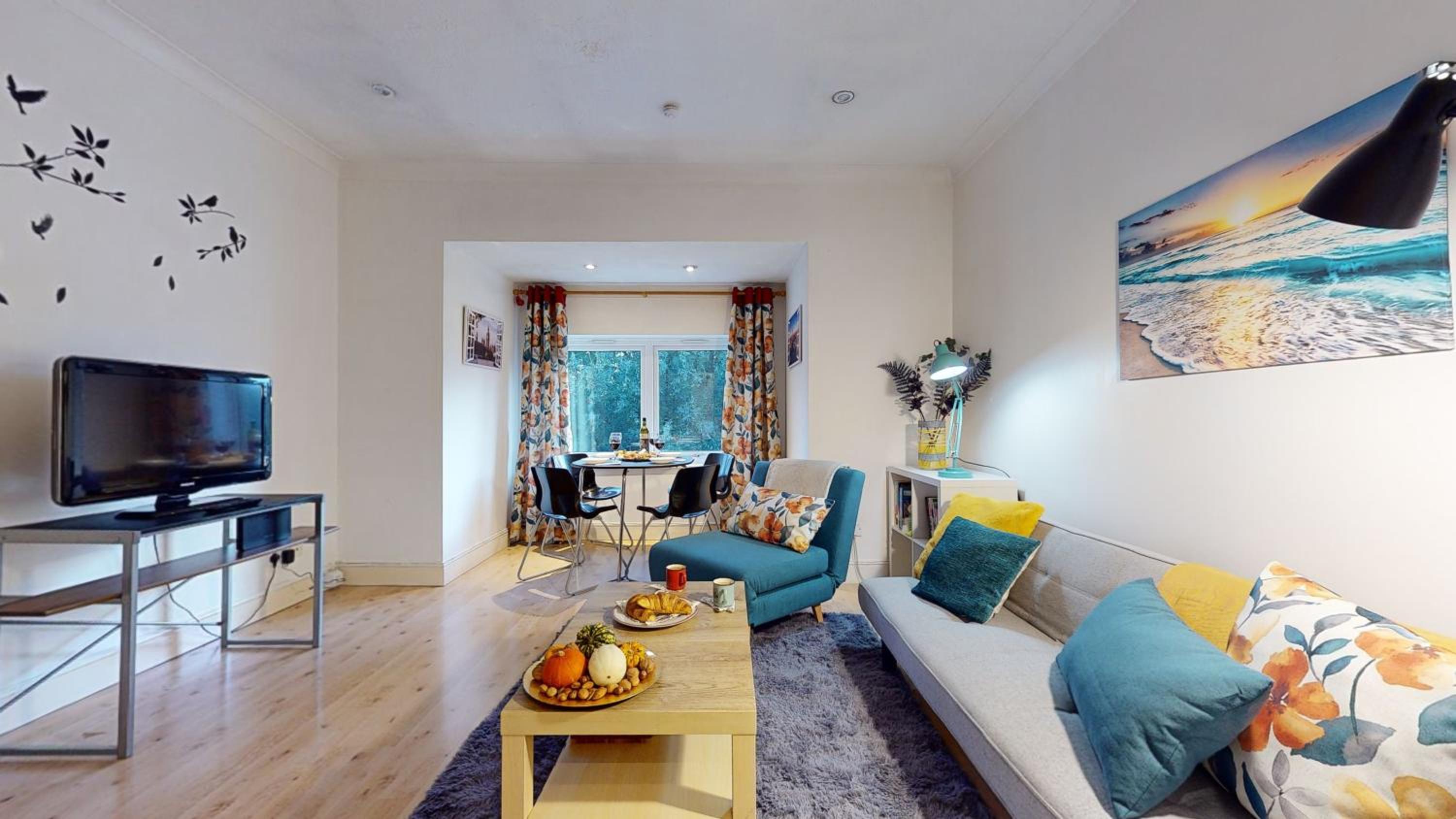 The Cosy Bay Near Tower Bridge