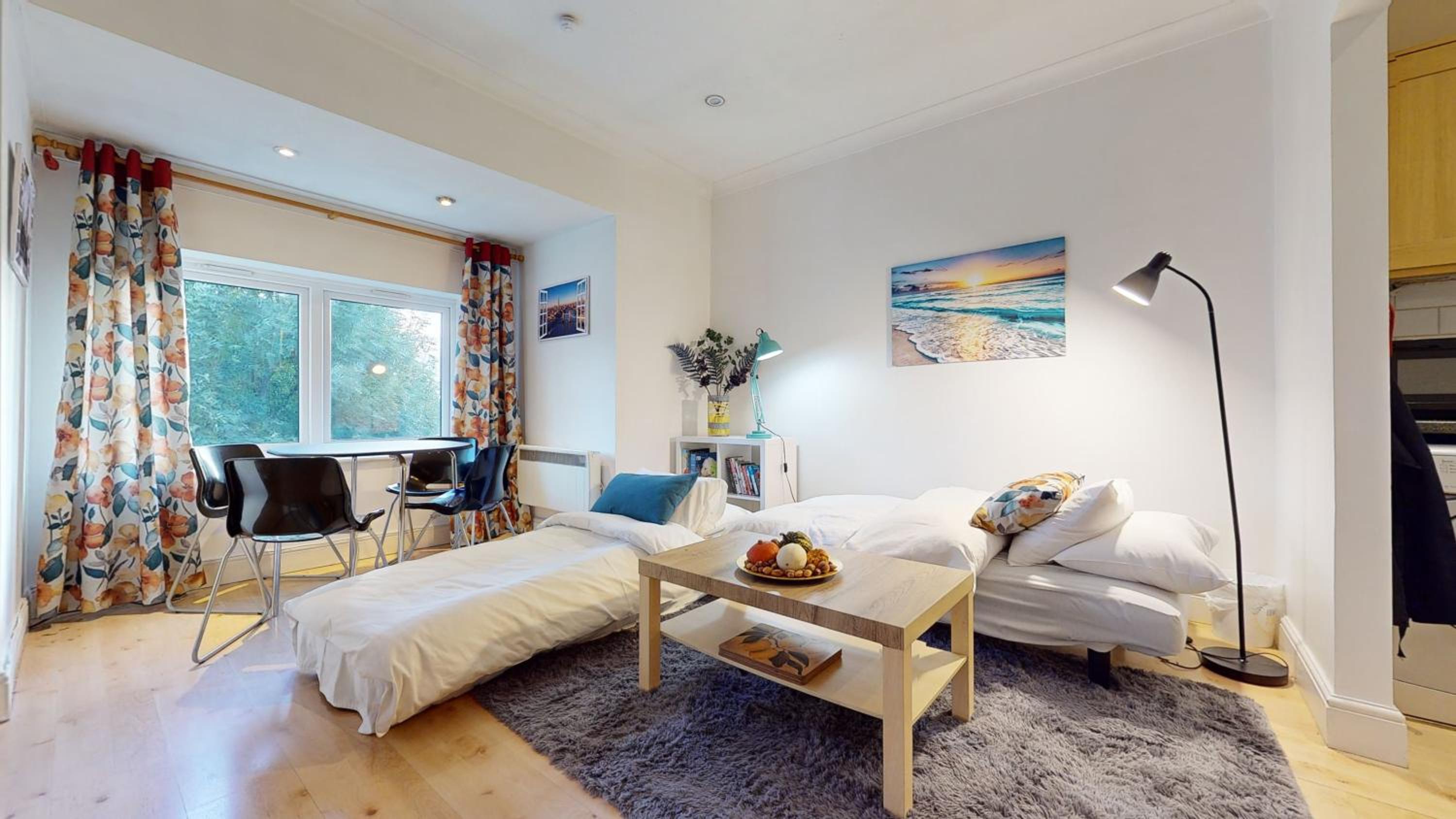 The Cosy Bay Near Tower Bridge