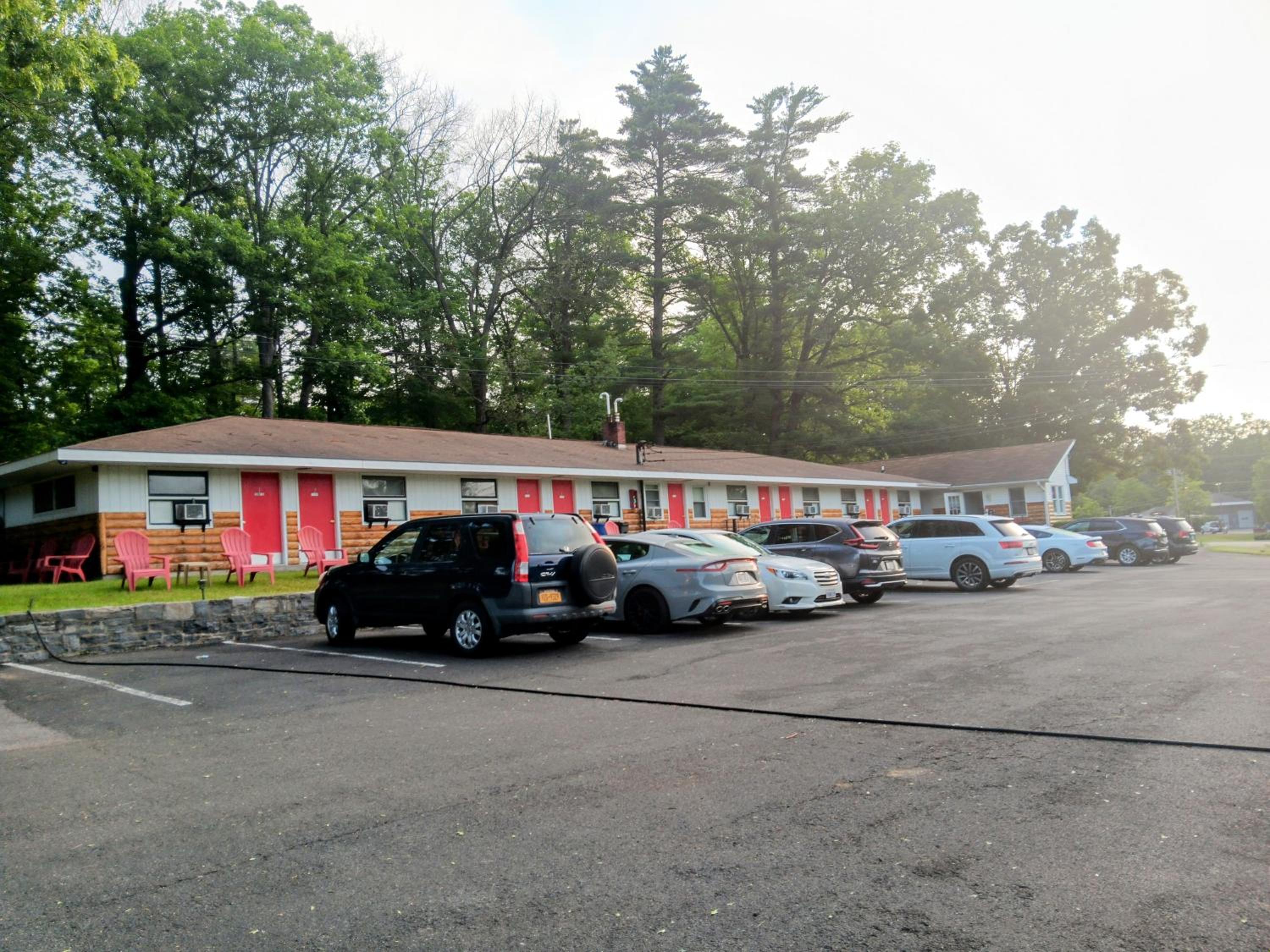 Robin Hood Motel view 3
