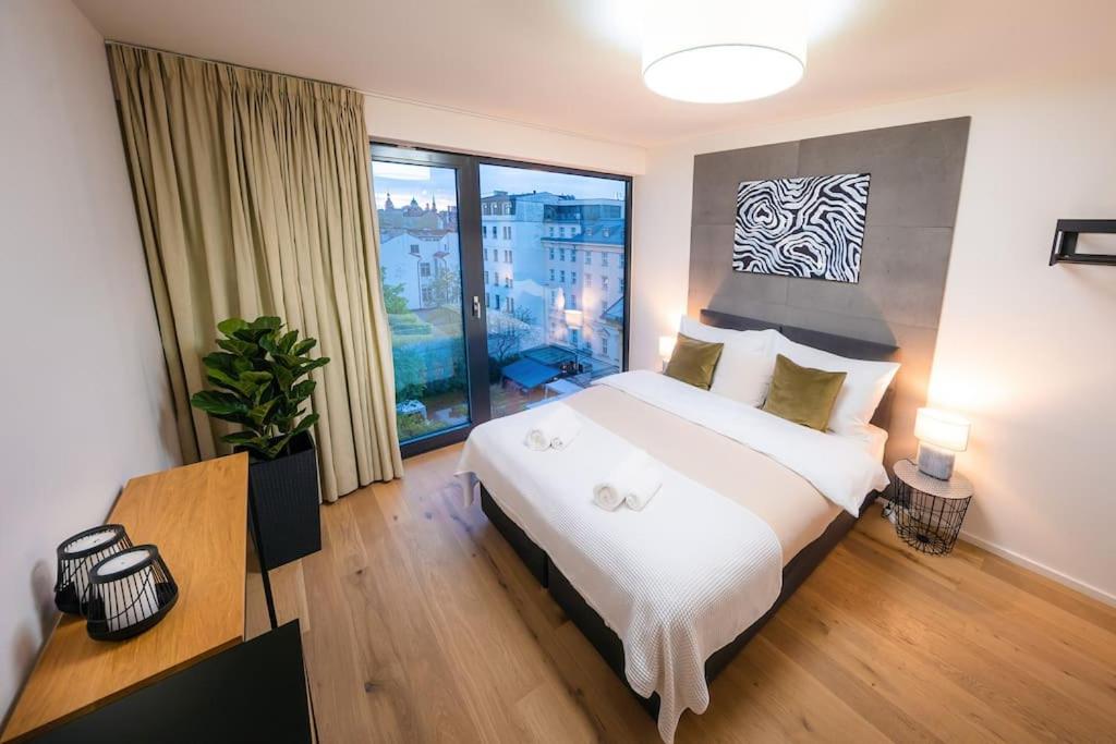 5BR+2Bath Old Town Industrial Penthouse, A/C