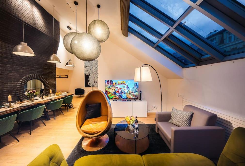 5BR+2Bath Old Town Industrial Penthouse, A/C